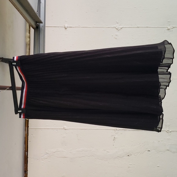 Tommy Hilfiger Dresses & Skirts - Tommy Hilfiger Black pleated skirt